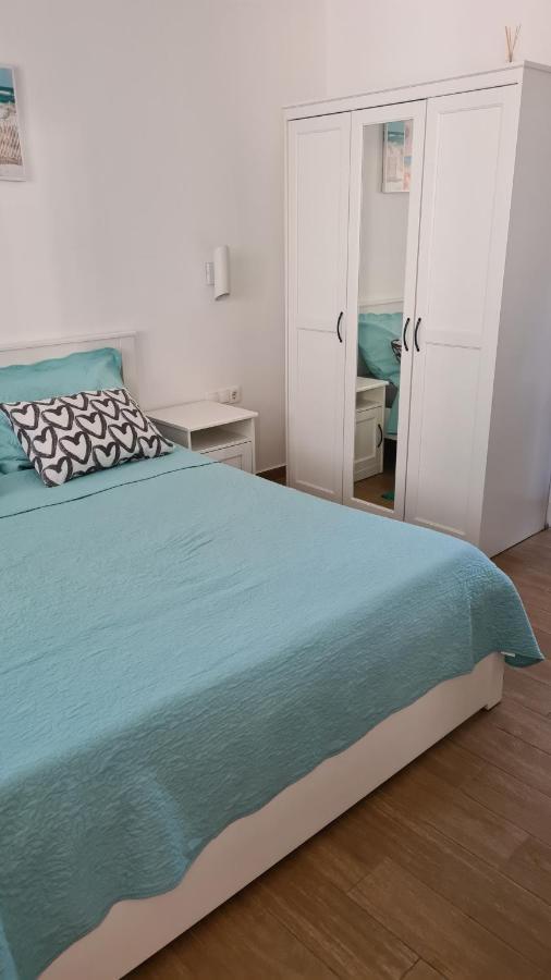 Dora Hotel Нивице Екстериор снимка