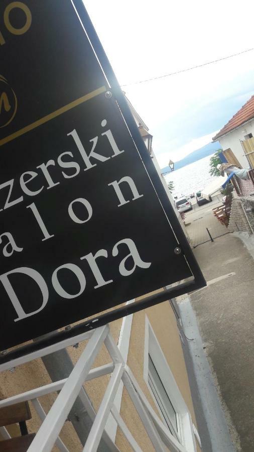 Dora Hotel Нивице Екстериор снимка