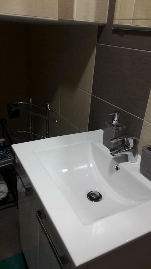 Dora Hotel Нивице Екстериор снимка